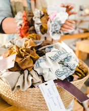 Load image into Gallery viewer, Linen Scrunchies