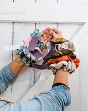 Load image into Gallery viewer, Linen Scrunchies