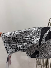 Load image into Gallery viewer, Bolero - dilly bag small - one of a kind
