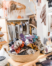Load image into Gallery viewer, Linen Scrunchies
